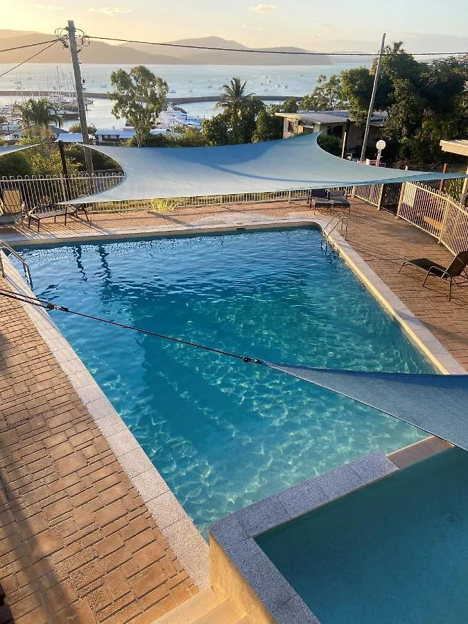 *** Apart Otel Airlie Apartments Airlie Beach Avustralya